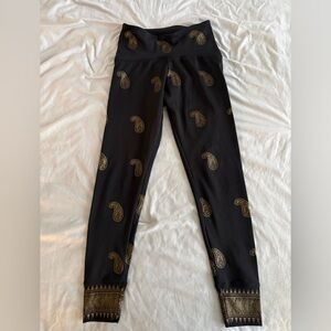 Elegant Black and Gold Paisley Leggings